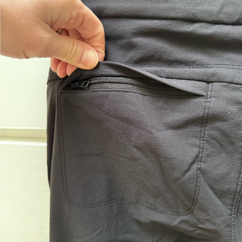 Athleta Wander Utility pant in black and size 4. - Picture 13 of 13